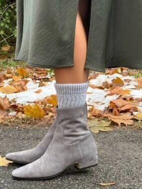 Steve Madden Dusty Light Gray Suede Pointed Toe Ankle Boots - NWT